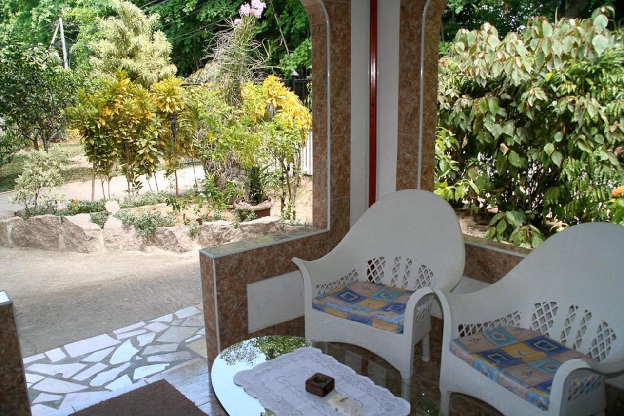 Rising Sun Guesthouse La Digue Bagian luar foto