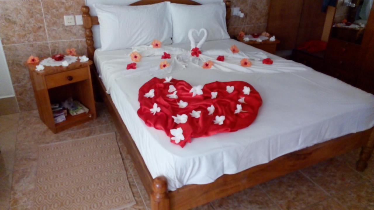 Rising Sun Guesthouse La Digue Bagian luar foto