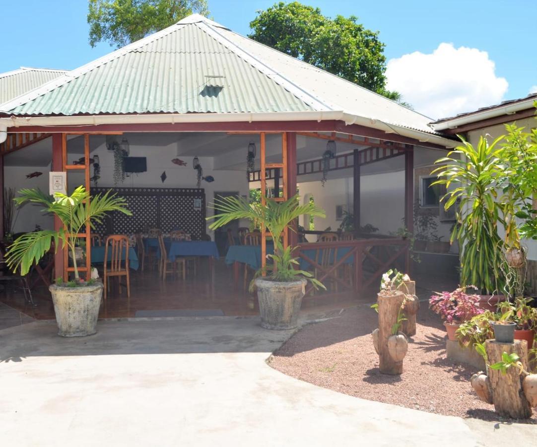 Rising Sun Guesthouse La Digue Bagian luar foto