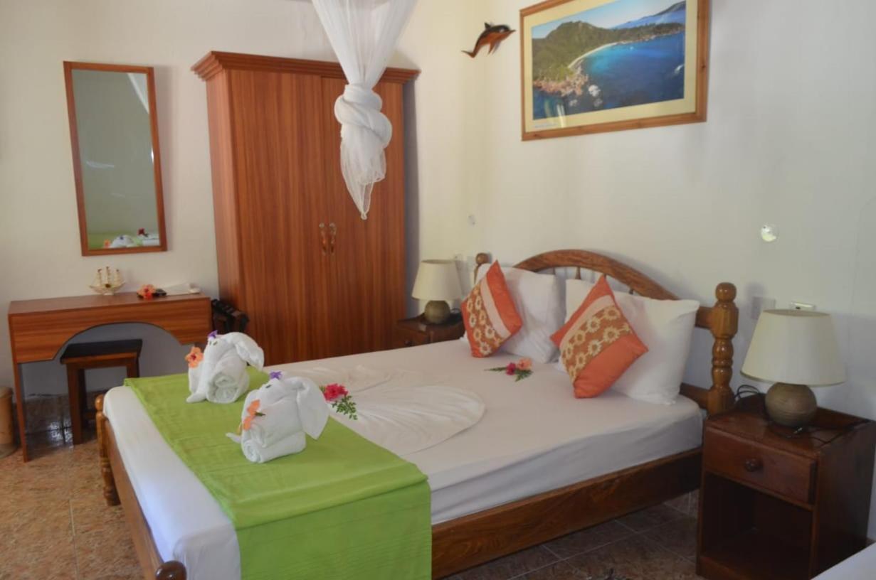 Rising Sun Guesthouse La Digue Bagian luar foto